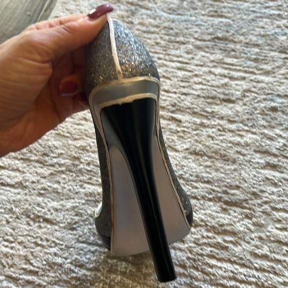 Wine holder! Beautiful sparkly silver shoe wine holder - Picture 5 of 6